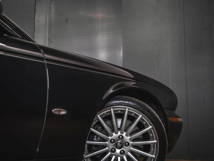 Jaguar XJR