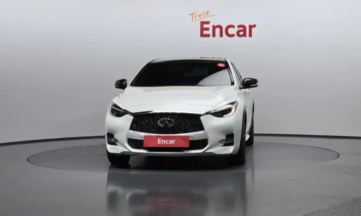 Infiniti Q30