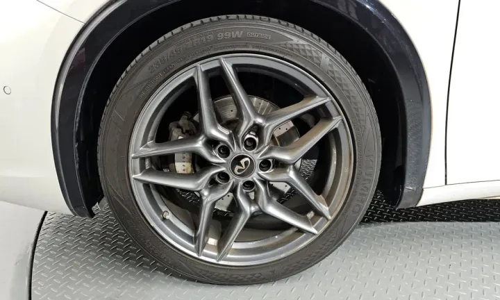 Infiniti Q30