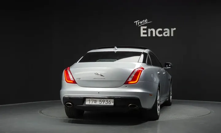 Jaguar XJ