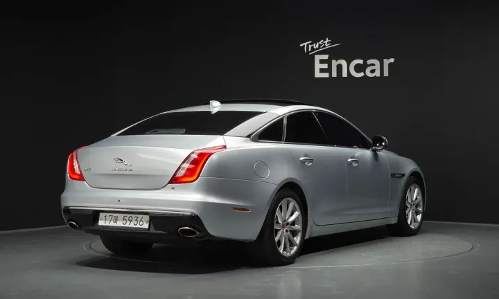 Jaguar XJ