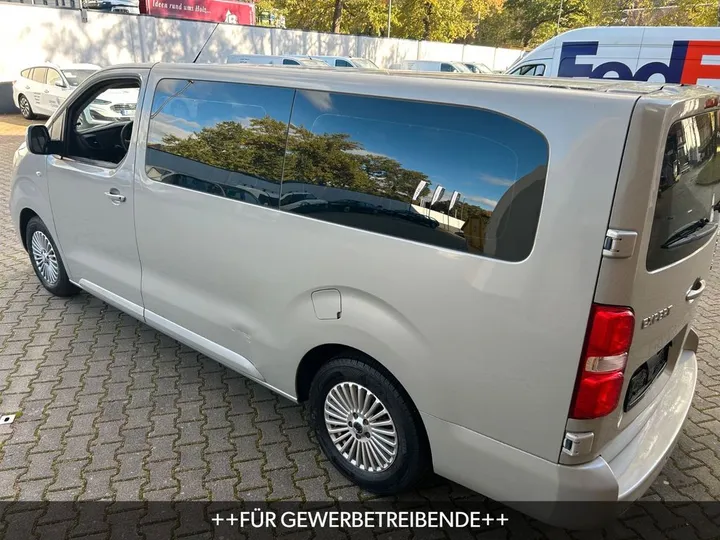 Peugeot Traveller