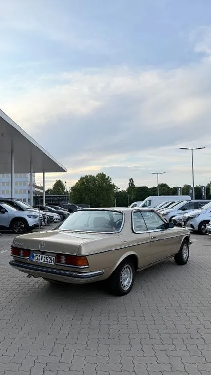 Mercedes-Benz 230