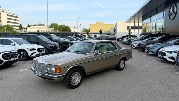 Mercedes-Benz 230