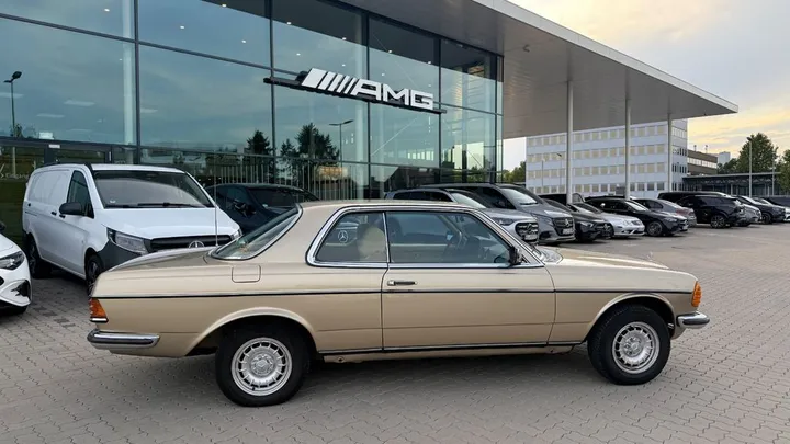 Mercedes-Benz 230