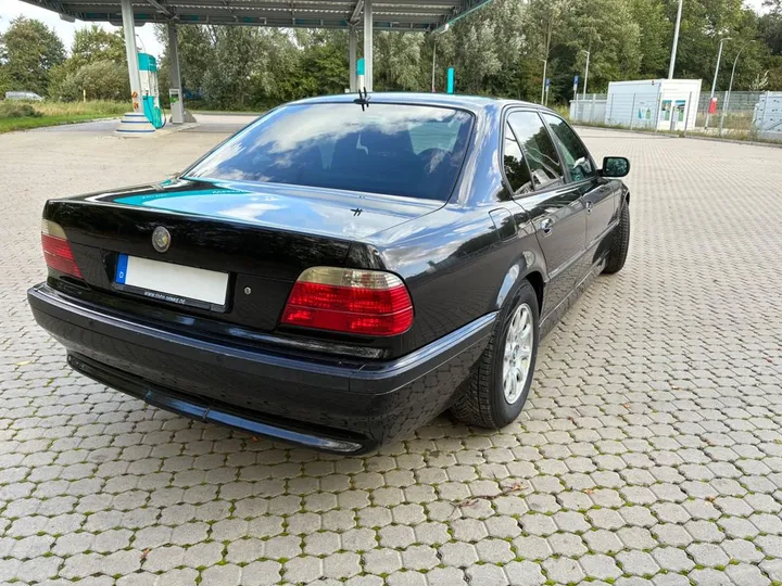 BMW 730