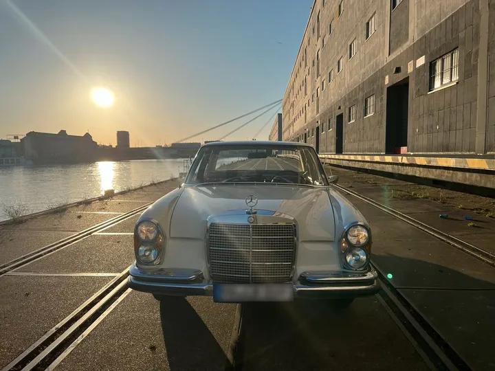Mercedes-Benz 280
