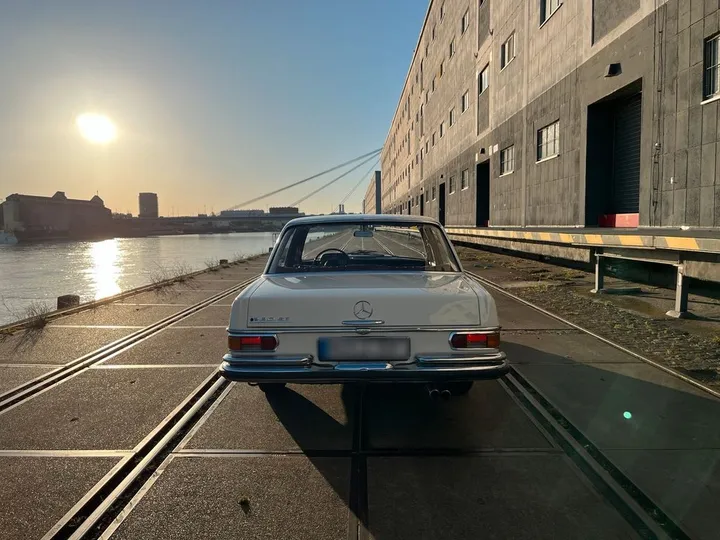 Mercedes-Benz 280