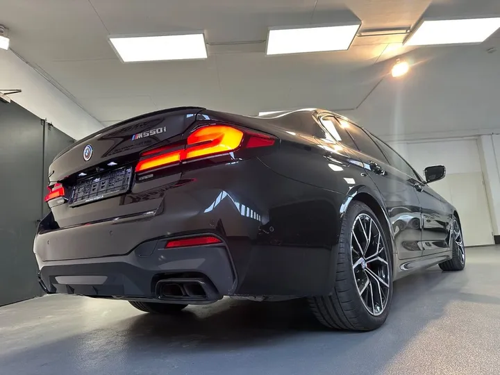 BMW M550