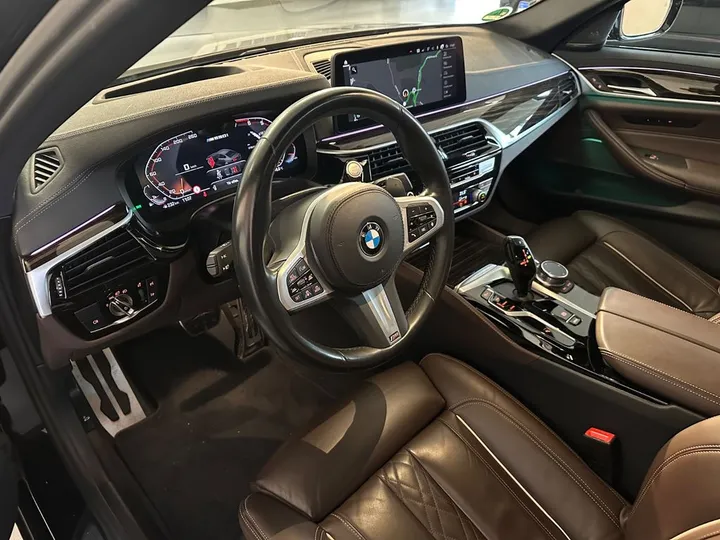 BMW M550