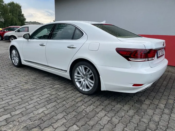 Lexus LS 600