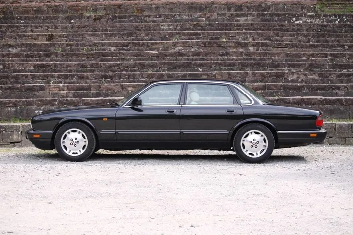 Jaguar XJ6