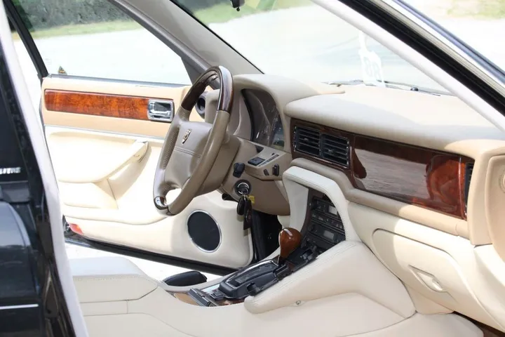 Jaguar XJ6