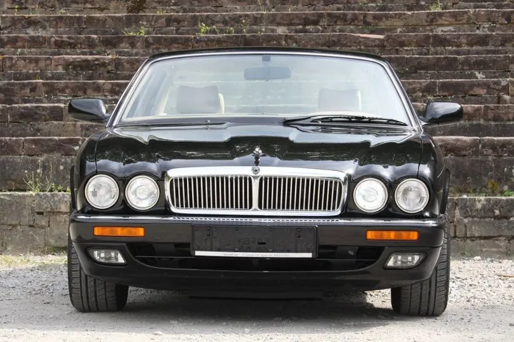 Jaguar XJ6