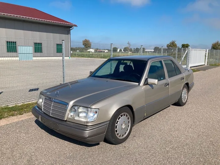 Mercedes-Benz E 300