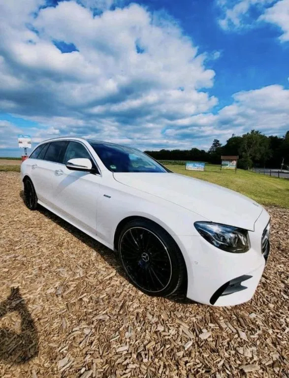 Mercedes-Benz E 63 AMG