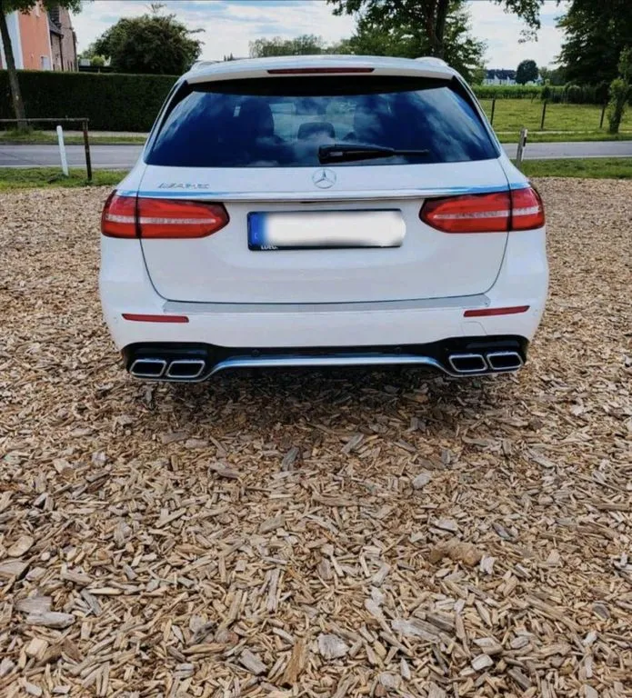 Mercedes-Benz E 63 AMG