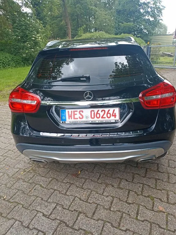 Mercedes-Benz GLA 200