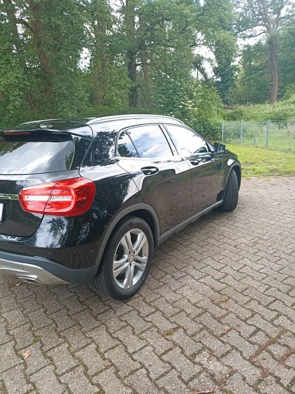 Mercedes-Benz GLA 200