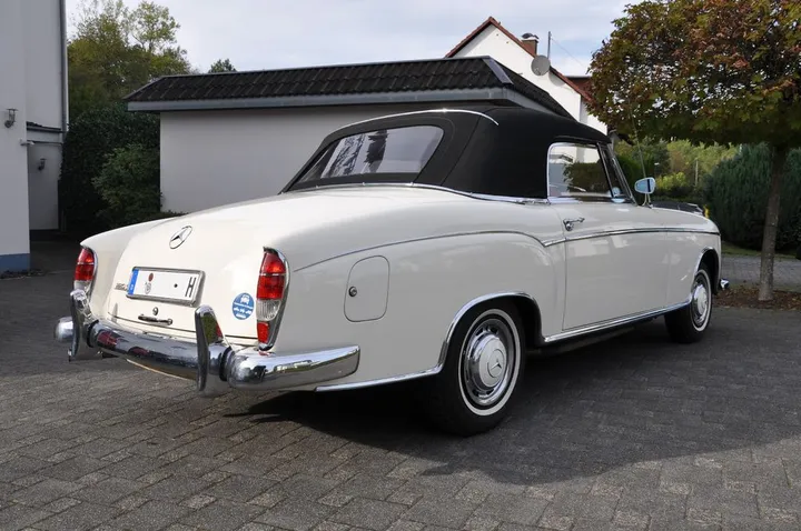Mercedes-Benz 220