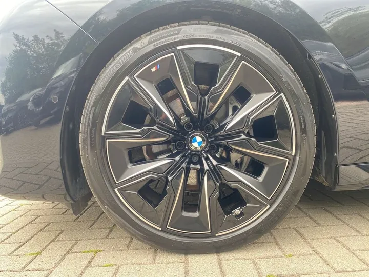 BMW 740