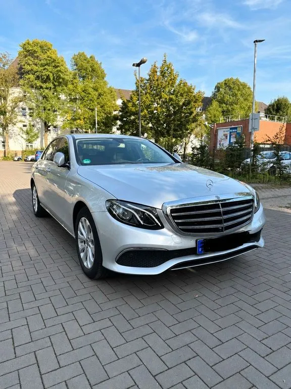 Mercedes-Benz E 220