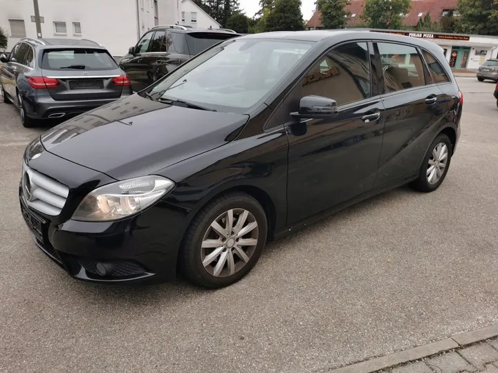 Mercedes-Benz B 200