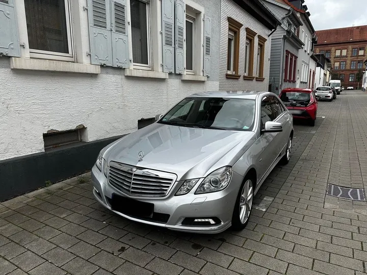 Mercedes-Benz E 220