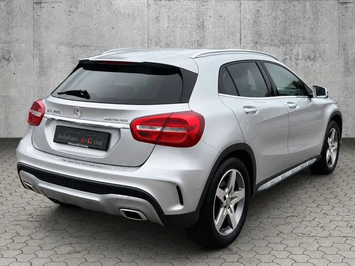 Mercedes-Benz GLA 180