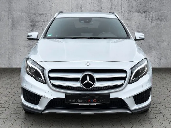 Mercedes-Benz GLA 180