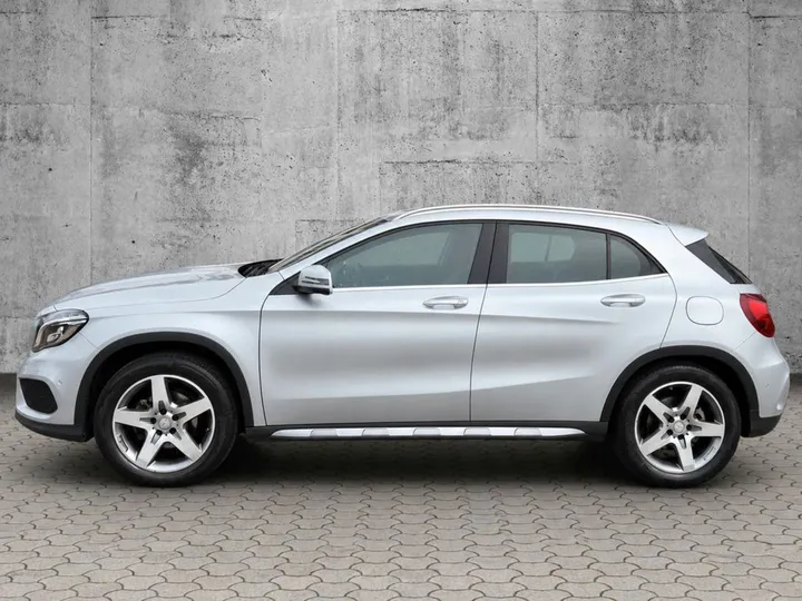 Mercedes-Benz GLA 180