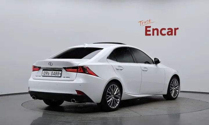 Lexus IS