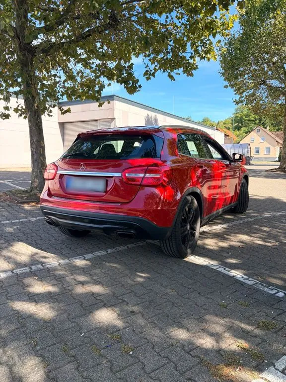Mercedes-Benz GLA 180
