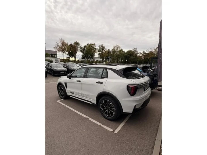 Lynk&Co 01