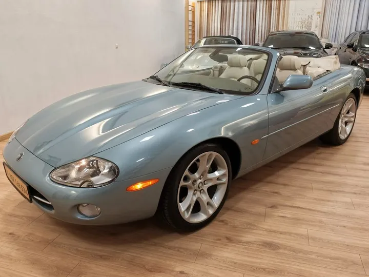 Jaguar XK8