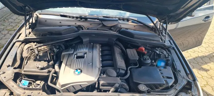 BMW 523