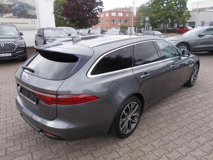 Jaguar XF