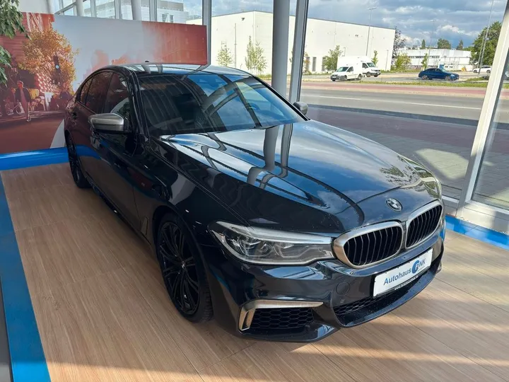 BMW M550