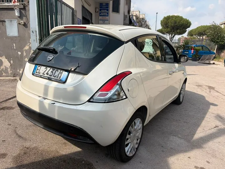 Lancia Ypsilon