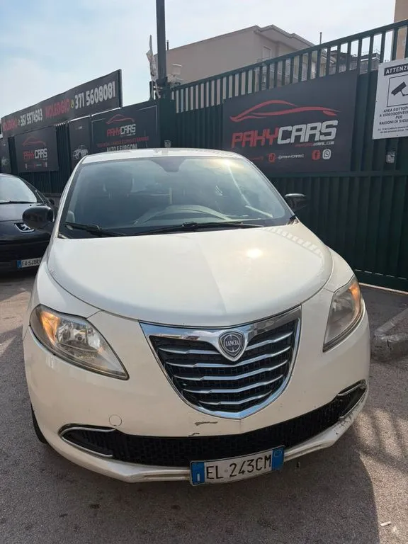 Lancia Ypsilon