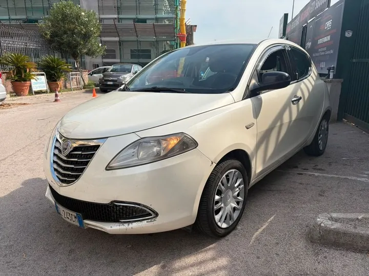 Lancia Ypsilon