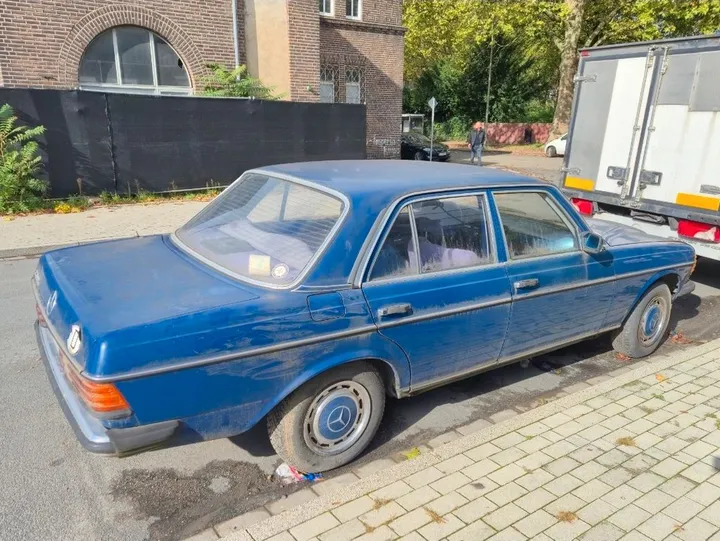 Mercedes-Benz 230