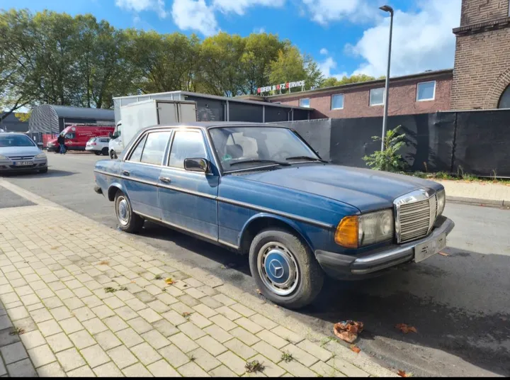 Mercedes-Benz 230