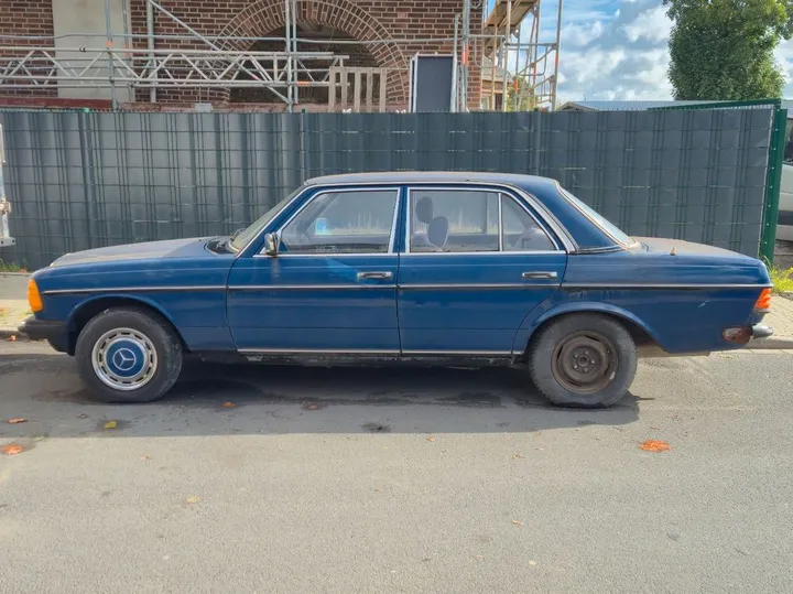Mercedes-Benz 230