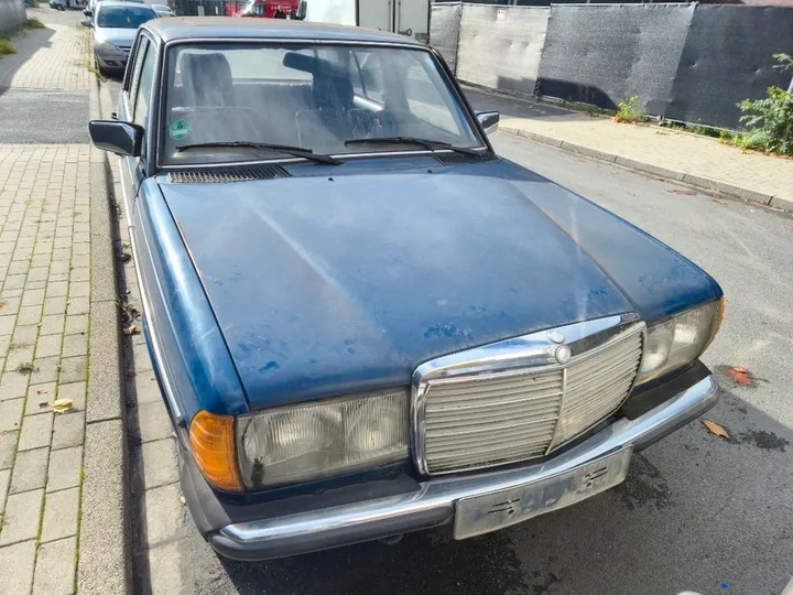 Mercedes-Benz 230