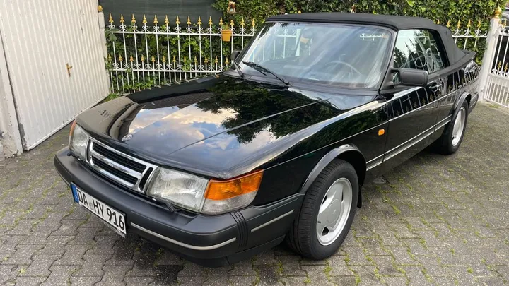 Saab 900