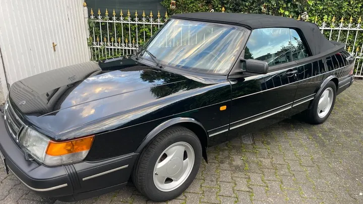 Saab 900