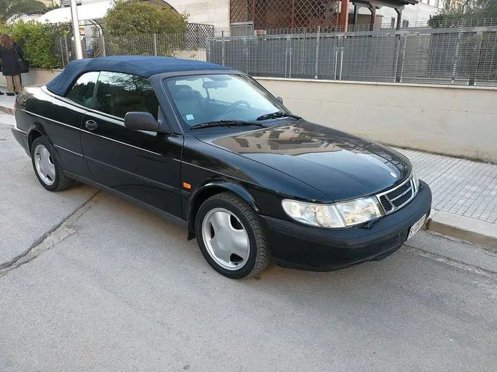 Saab 900