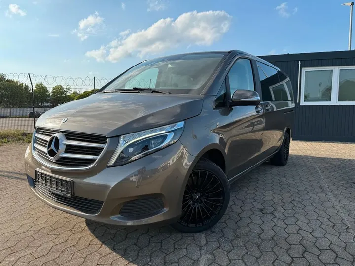 Mercedes-Benz V 220