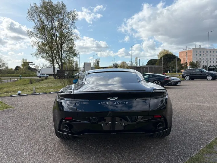 Aston Martin DB12